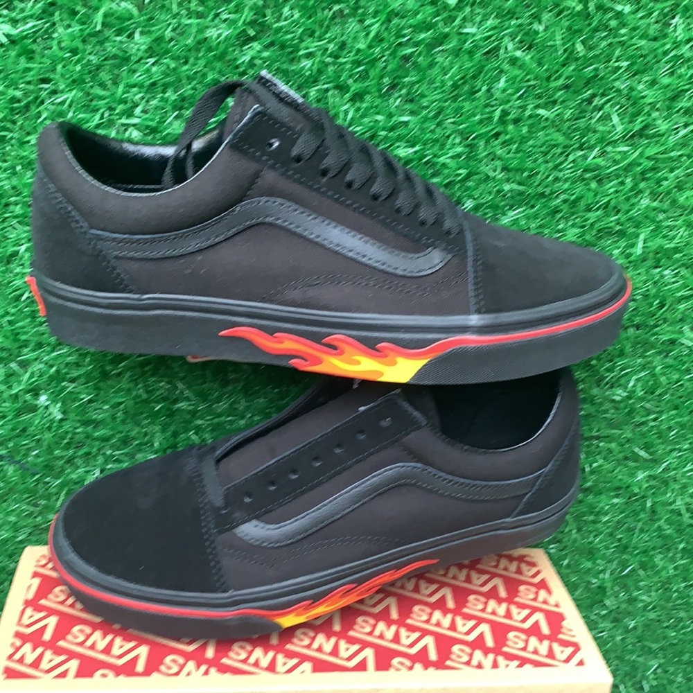 VANS MEN’S OLD SKOOL FLAME WALL Black/Black Old Skool
(Flame Wall) 
VN0A38G1Q8Q - Picture 14 of 16